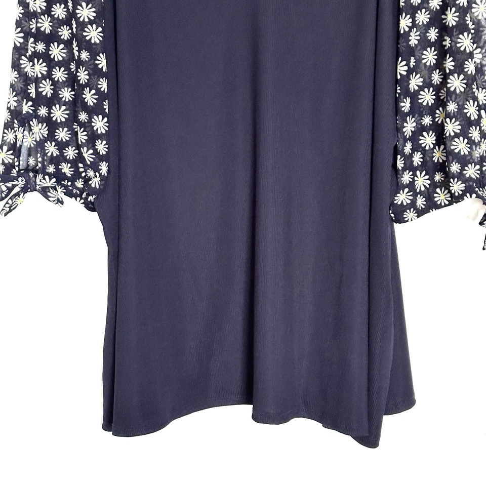 Camisa para mujer Cato Plus talla 26/28W azul marino estampado margarita manga top ligero Foto 4 de 4
