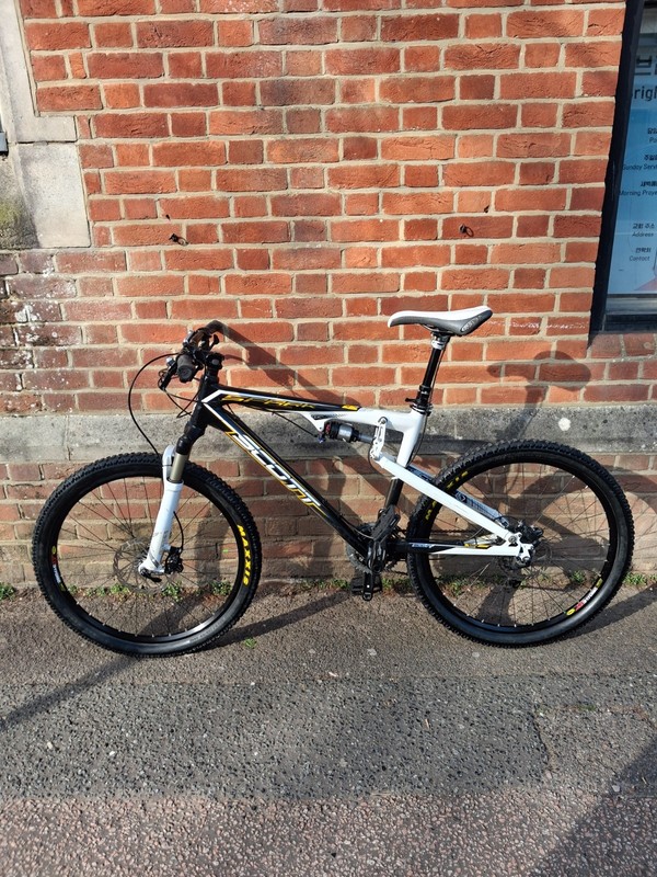 Scott Spark 35 Full Carbon Mountain Bike Large Immaculate Condition