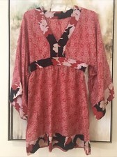 Express kimono style dress women’s size small 100% silk red and black Rare Find