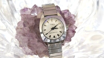 Vintage 1970\'s Timex Wind-Up Analog Ladies Watch Vintage Timex Wind-Up Watch with Date Display  main image 4
