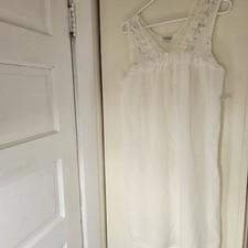 Lorraine Sleeveless Size Small Nightgown Knee Length White  READ