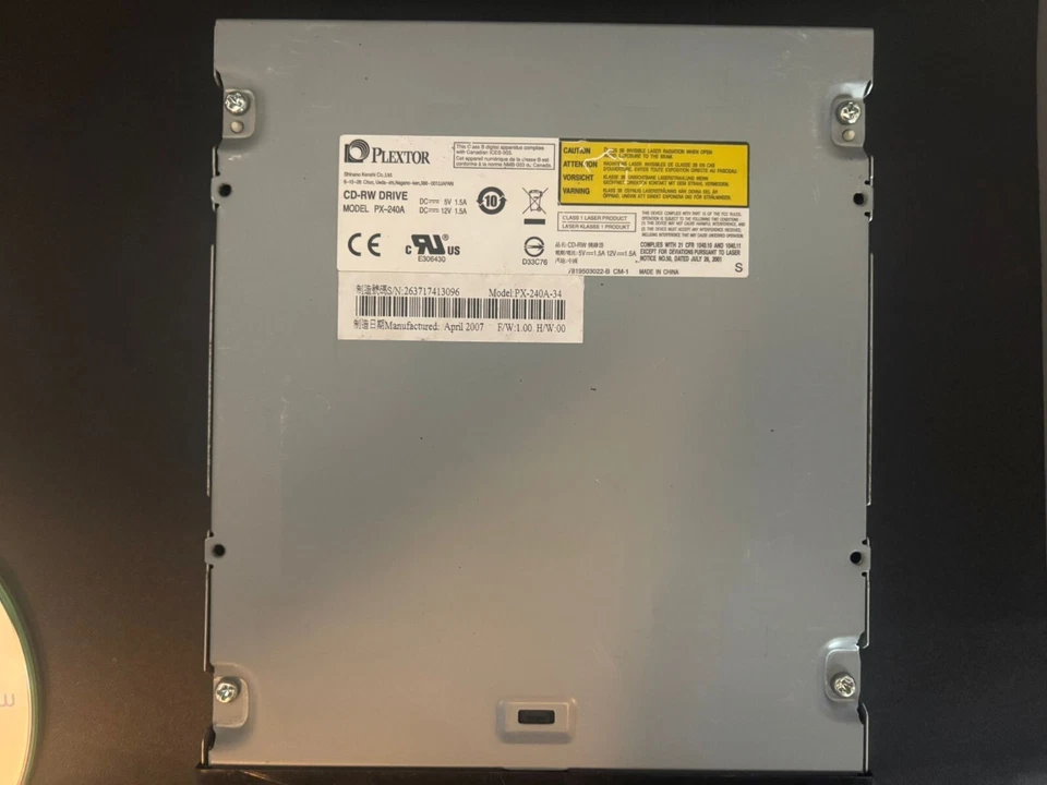 Plextor PX-240A-34 INTERNAL 52x32x52 IDE CD-RW Drive - Image 2 of 4