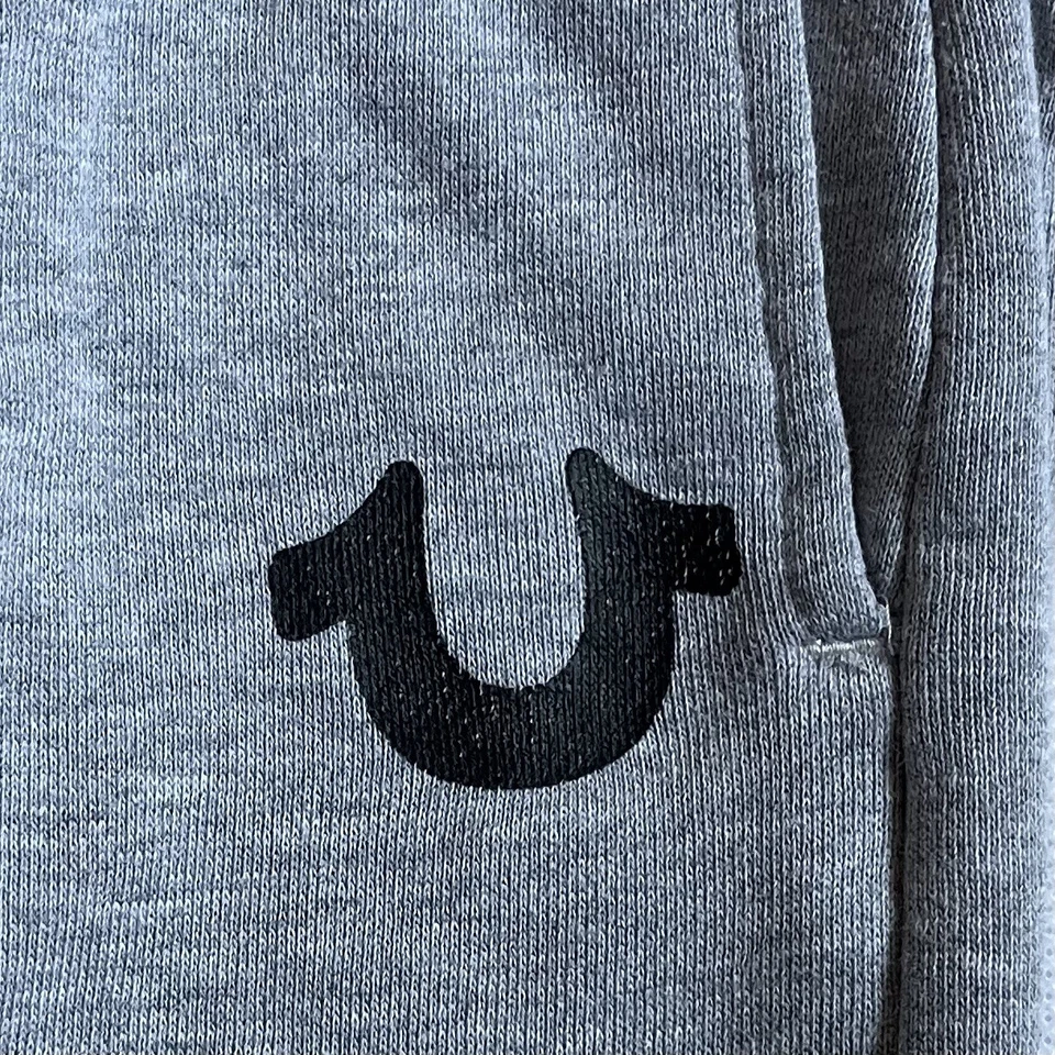Calça de moletom True Religion logotipo menino grande tamanho M cinza - Imagem 3 de 4