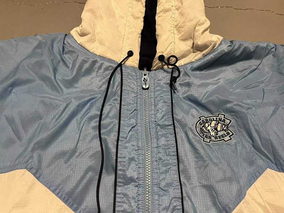 Chaqueta acolchada North Carolina Tar Heels Reebok azul y blanca NCAA manga larga Foto 4 de 4