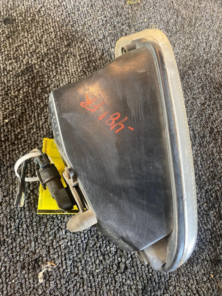 1995 - 2000 CHRYSLER CIRRUS Front Fog Light Bumper Mounted Right Passenger Side - Image 2 of 4