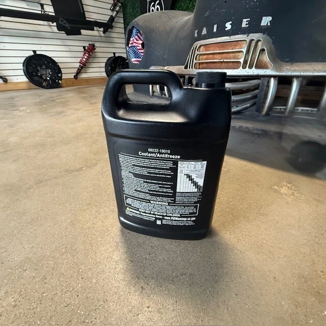 (1) OEM NEW HYUNDAI One Gallon Long Life Coolant Antifreeze 00232-19010 - Image 2 of 3