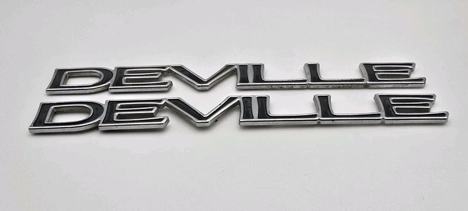 CADILLAC DEVILLE 1994-2001 CONJUNTO EMBLEMA OEM Foto 2 de 4