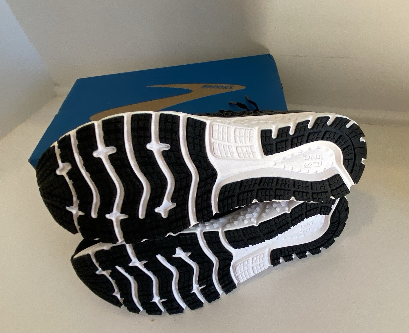 NIB Brooks Glycerin 18 Women’s Running Shoes BRAND NEW Black Purple 11 thumbnail 9