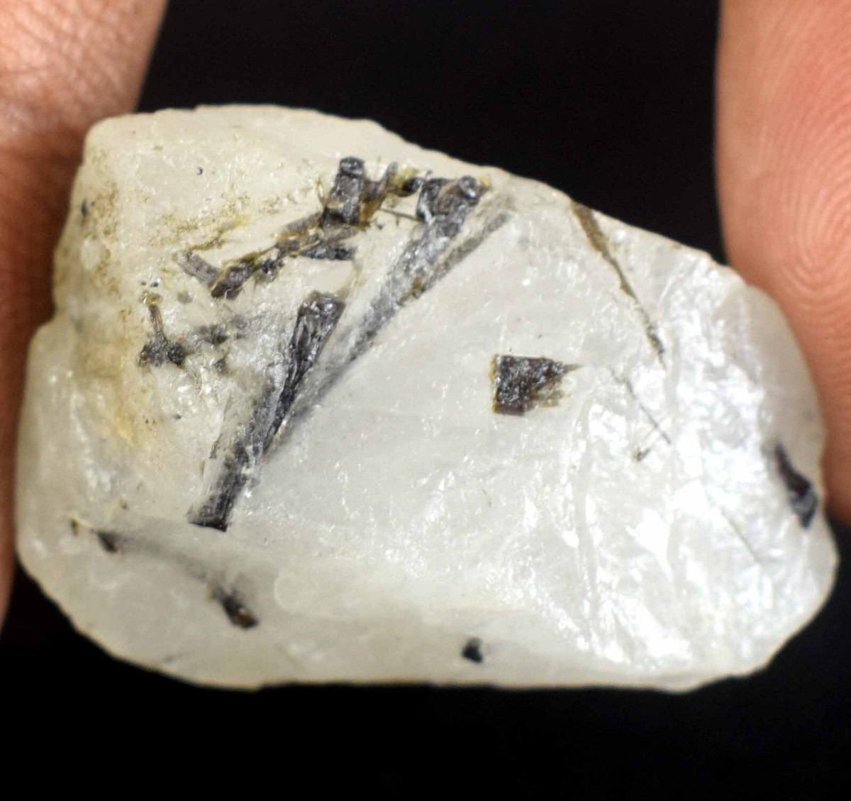 59.05 Ct Natural Black Rutile Quartz 31 x 22 mm Raw Gemstone