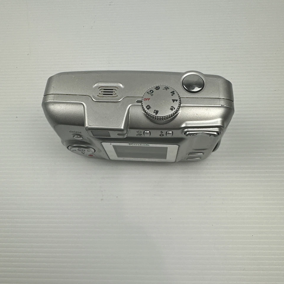 Kodak EasyShare CX7430 4.0MP Digital Camera for Parts / Sold As Is - Image 4 of 4