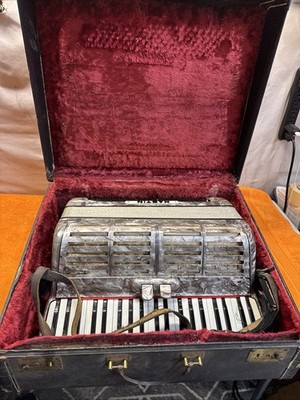 DWN   Vintage 1950 s(?) MARTIN EL ACCORD Accordion. Tested - See Video
