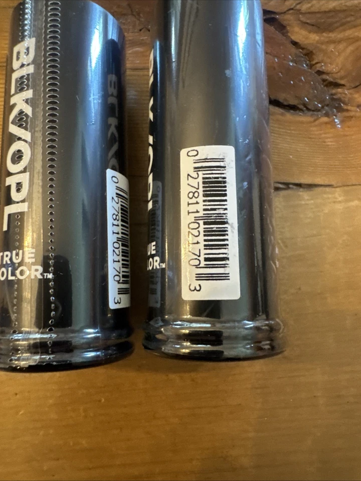 2 bases en barra perfeccionadoras de piel color verdadero ópalo negro CARAMELO RICO Foto 2 de 4