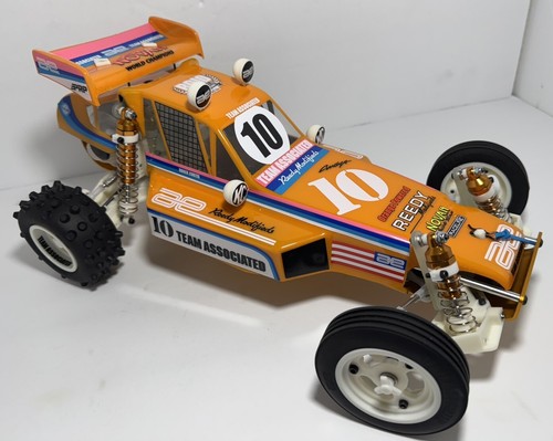 TEAM ASSOCIATED RC10 40TH ANNIVERSARY WITH EXTRAS 000000 MILES - Picture 2 of 12