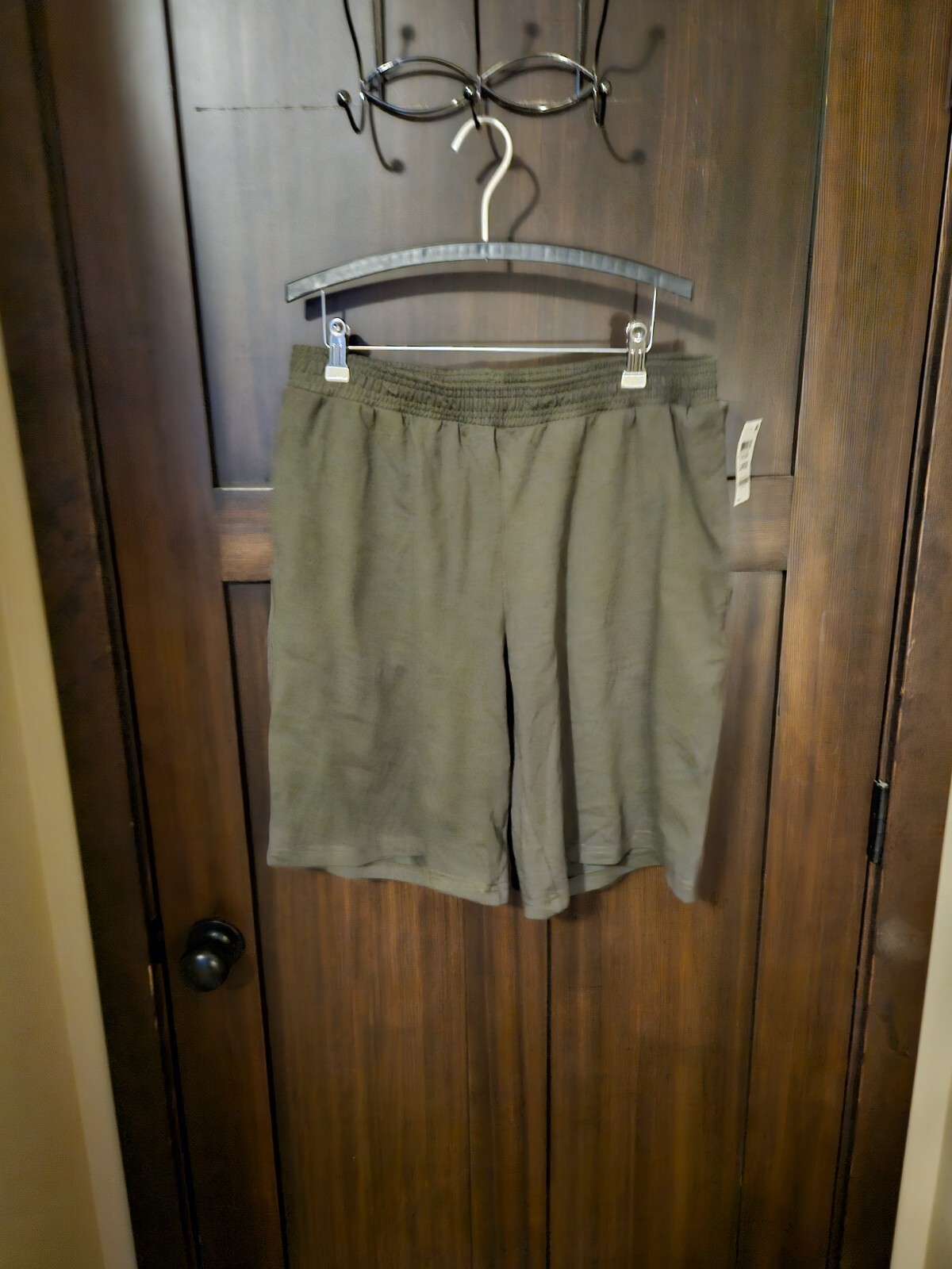 NWT Men's Casual Athletic Loung Shorts Dark Olive Green Size Large NEW!!