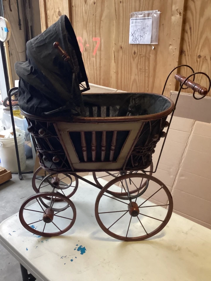 Cochecito de bebé vintage antiguo victoriano muñeca de mimbre cochecito Foto 4 de 4
