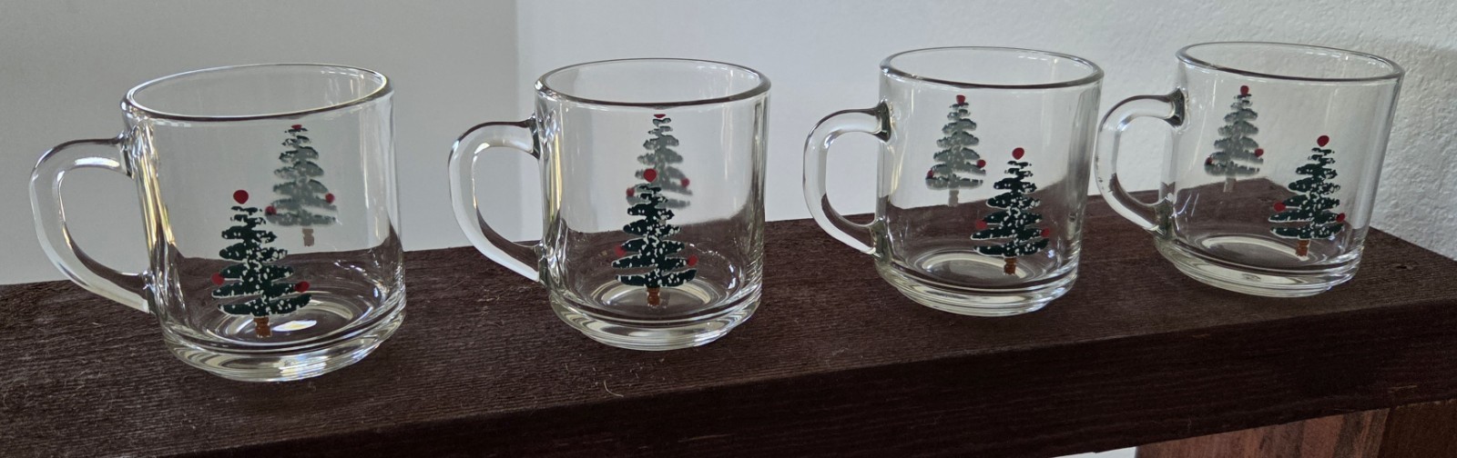 Set Of 4 Vintage Christmas Tree Glasses Mugs 8 Ounce Holiday Drinking Glasses