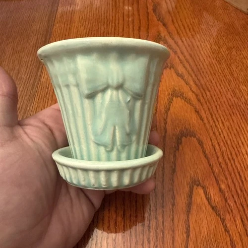 Shawnee Bow Pot Mint Green 1940s Vintage Planter 3.5” EVC USA Mint Condition