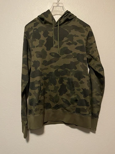 A BATHING APE (BAPE) BAPE A Bathing Ape giacca uomo verde mimetica manica lunga con cappuccio tasca frontale taglia L