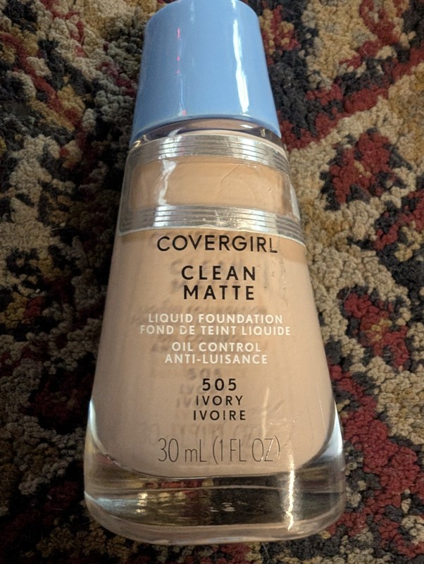 NEW COVERGIRL MATTE Sealed Liquid Foundation 505 Ivory Color