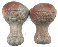 Antyczna para 2 pasujących żeliwnych stóp do wanny pazurowej