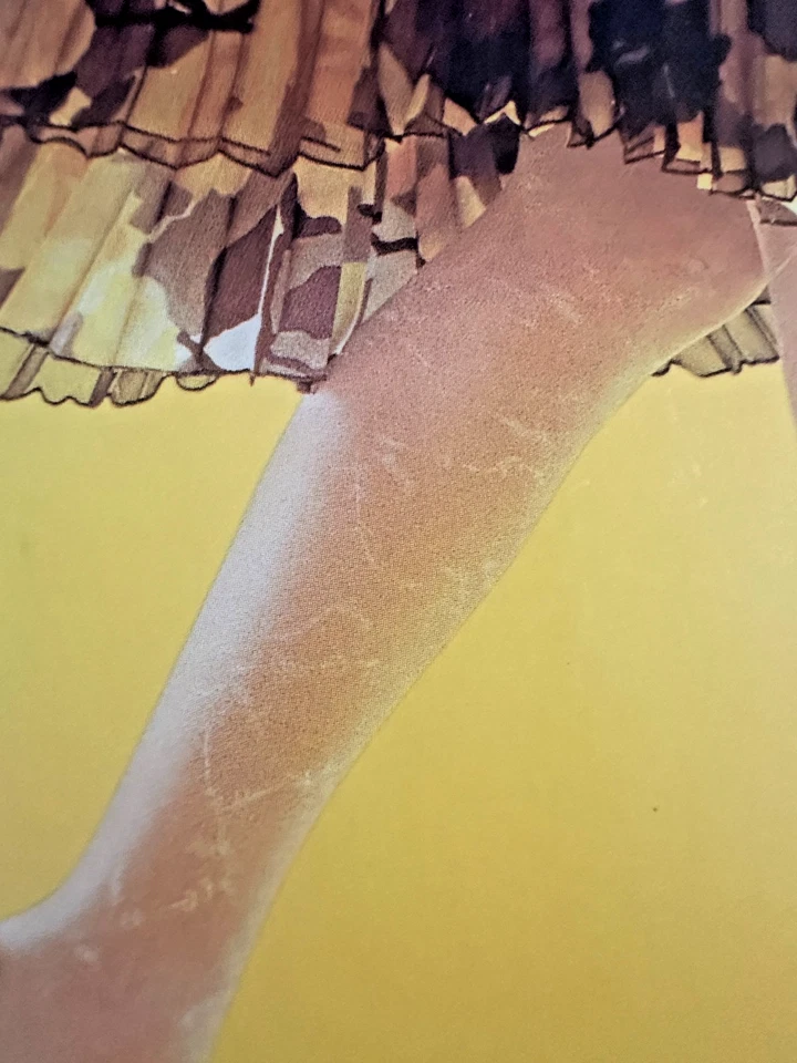 Vintage Hue Sheer Floral Lace Control Top Pantyhose Ivory Size 1  Style 6249 - Image 4 of 4