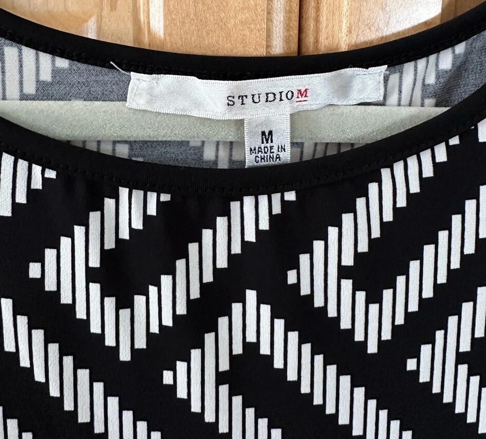 VESTIDO RECTO STUDIO M SIN MANGAS / MEDIANO / BLANCO Y NEGRO con ACENTO AZUL PAVO REAL Foto 3 de 3