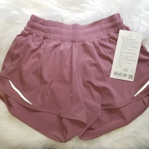 NWT Lululemon Hotty Hot Short 4\