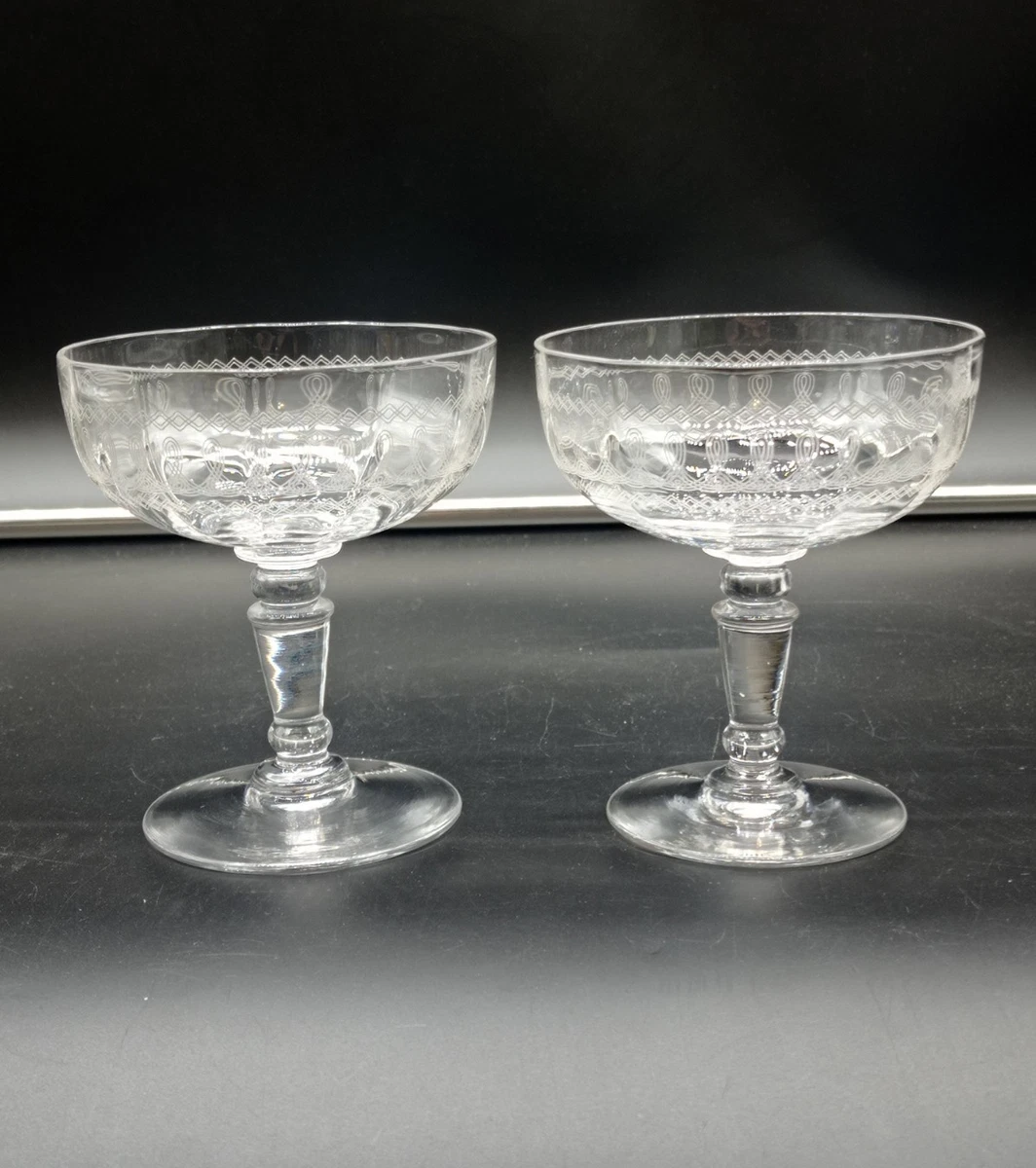 Coupe à champagne en cristal de Baccarat | GSLR Antiques