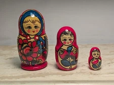 Red Vintage Russian Nesting Dolls Matryoshka Set of 3 dolls Appx. 6” tall
