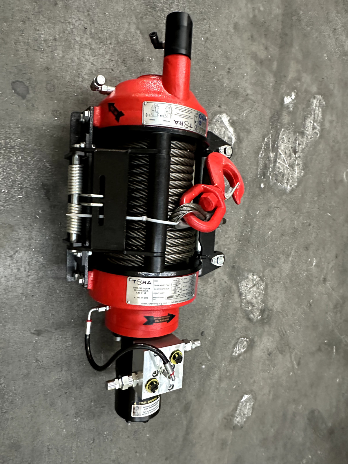 18.000 LBS Hydraulic Winch Including 82 ft Steel Cable  and Hook