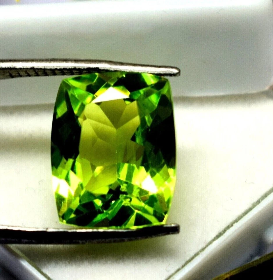 VVS Quality Green Peridot Cushion Cut 20 Ct Natural EGL Certified Loose Gemstone - Image 2 of 4