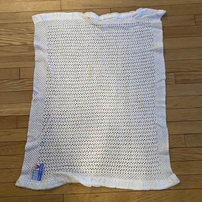 VINTAGE MOTHERCARE CELLULAR BABY BLANKET, WHITE - CRIB, PRAM SIZE 32'' x 26'' A-11