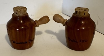 Vintage Wisconsin Dells Wis Wood Carved Moonshine Jugs Salt & Pepper Shakers Set