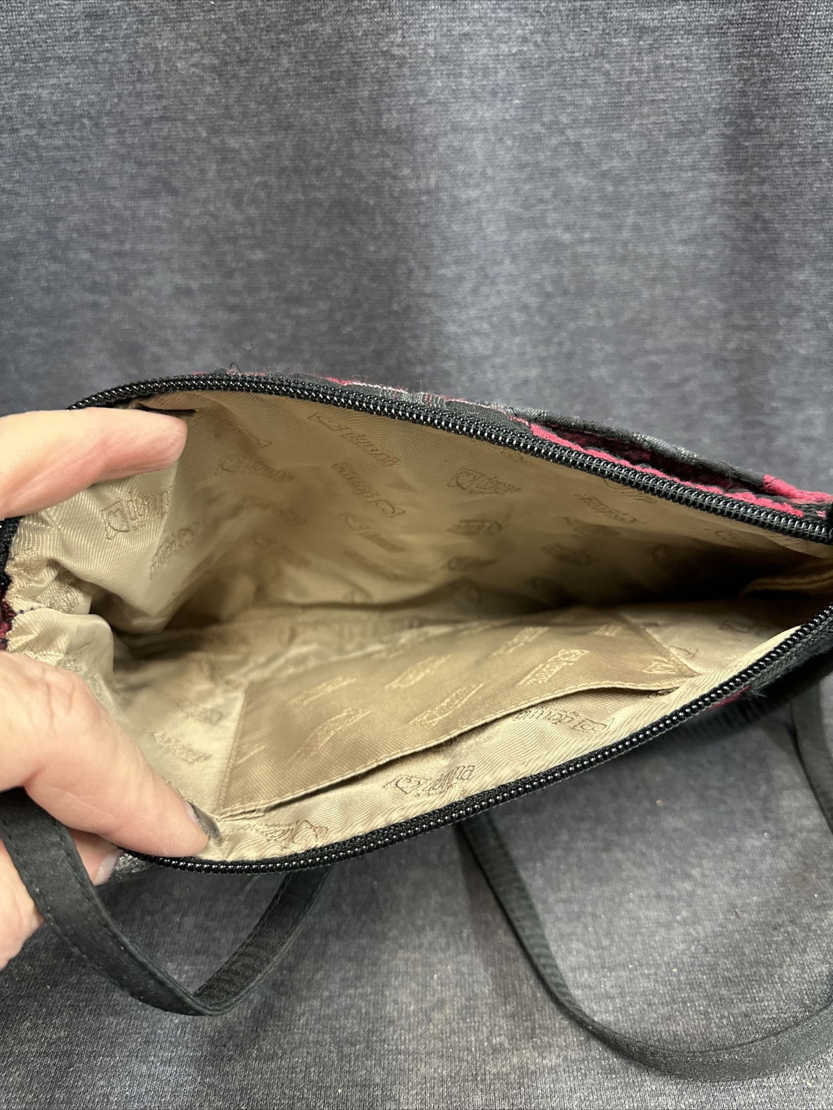 Donna Sharp Quilted Small Shoulder/Crossbody/ Wri… - image 4