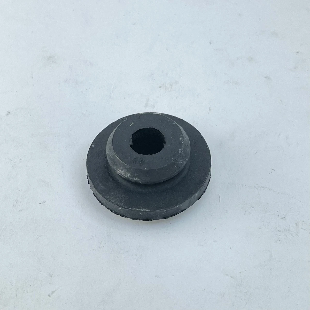 Vauxhall Omega A Senator B Radiator Mounting Rubber Cap Saab Genuine 90091989