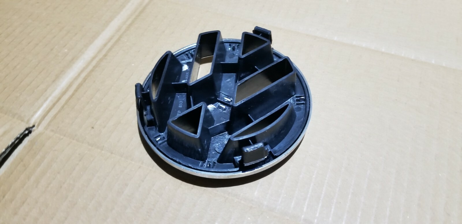 VW GOLF MK5 FRONT BUMPER GRILLE CHROME VW LOGO BADGE 1T0853601A