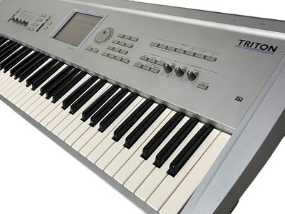Korg Triton 61 Tasten Synthesizer Musik Workstation mit Stromkabel getestet...