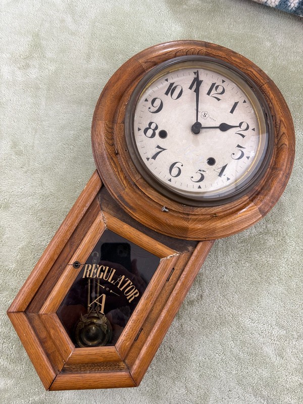 Vintage or Antique  Regulator Schoolhouse Short Drop Oak Clock no keys mfr?