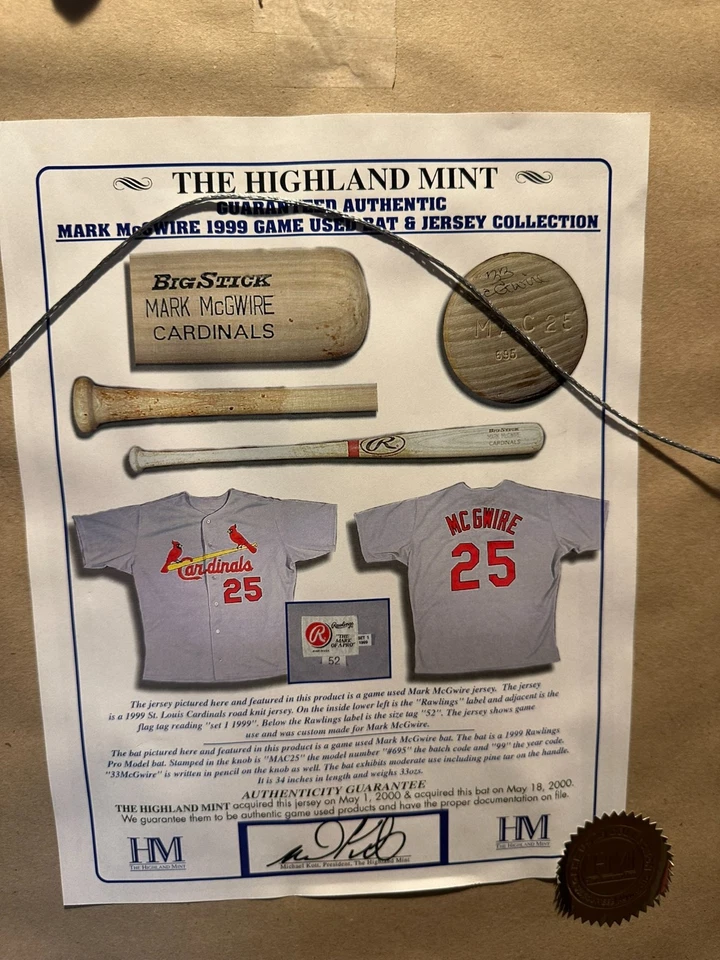 Foto enmarcada Mark McGwire "Game Used Collection", pieza de jersey y medallón Foto 4 de 4