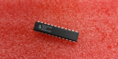 GAL20V8Z-15QP Lattice  24-PIN DIP Gehäuse NEU