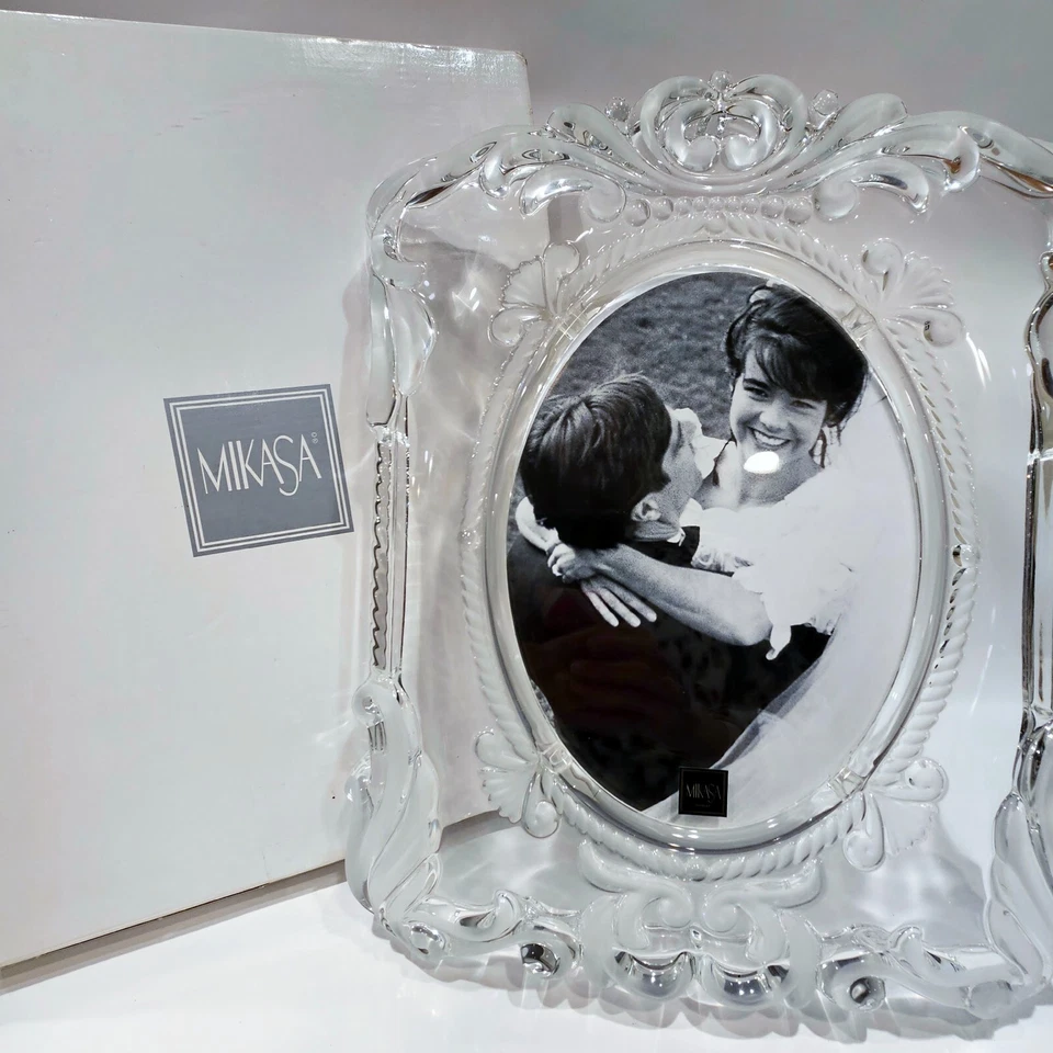 MIKASA Princess Frosted/Clear Ornamented glass Wedding Picture Frame SA 751/834 - Image 2 of 4