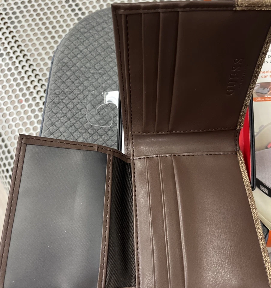 New GUESS Men's Logo Wallet $48 RFID Protection color Brown Genuine - Image 3 of 3
