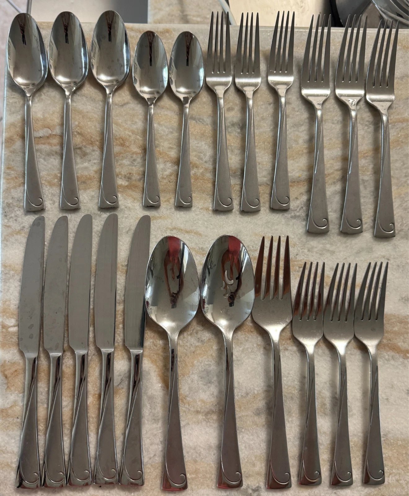 Script Stainless by Oneida Silver 18/0, Frosted With Glossy Swirl 23pc set