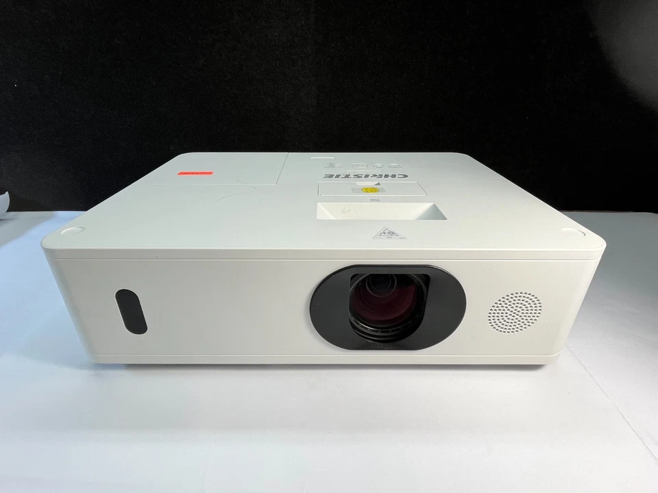 CHRISTIE LWU502 WUXGA FULL HD PROJECTOR 5000 LUMENS - 383 HOURS - Image 2 of 4