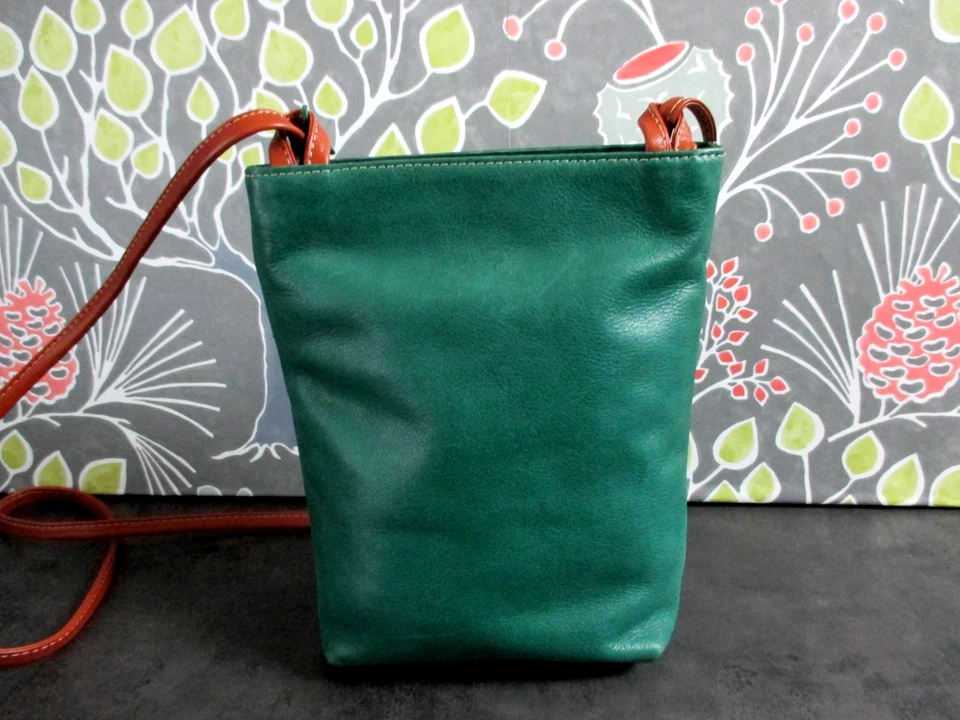 Boots' N Bags Made in Colombia Green Leather Crossbody Bag Small Purse - Image 4 of 4