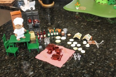 Sylvanian Families Harvester resteraunt chef Basil & Accessories EUC