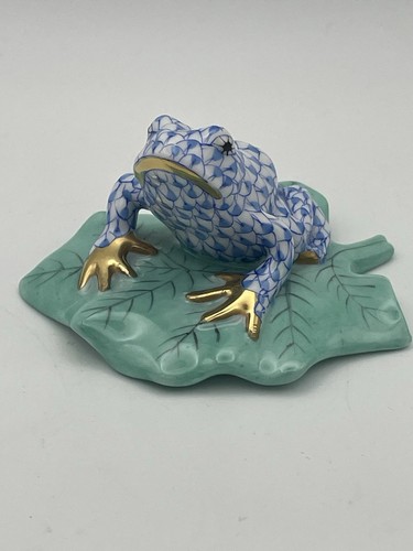 Herend Hungary Hand Painted Porcelain Frog Blue Fishnet On Green Lily Pad #5355 - Picture 2 of 17
