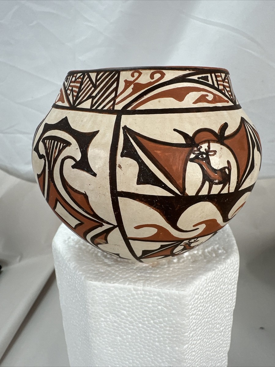 Jennie Laate Zuni Pueblo Native American Indian Deer Vase Pottery