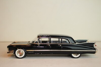 Miniature Cadillac Series 75 Limo 1955 – Motor City USA – 1/43 – Métal – Occasion