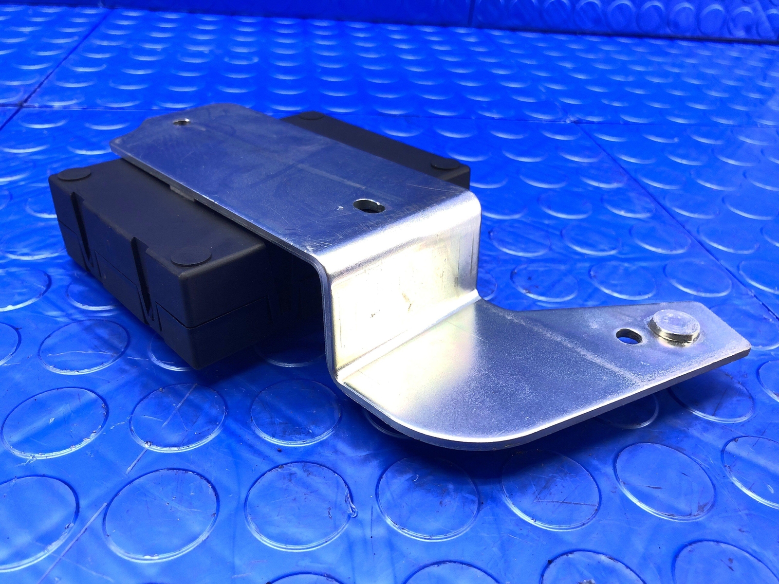 2017-2022 MASERATI LEVANTE REAR TAILGATE LIFTGATE CONTROL MODULE 670104525 OEM